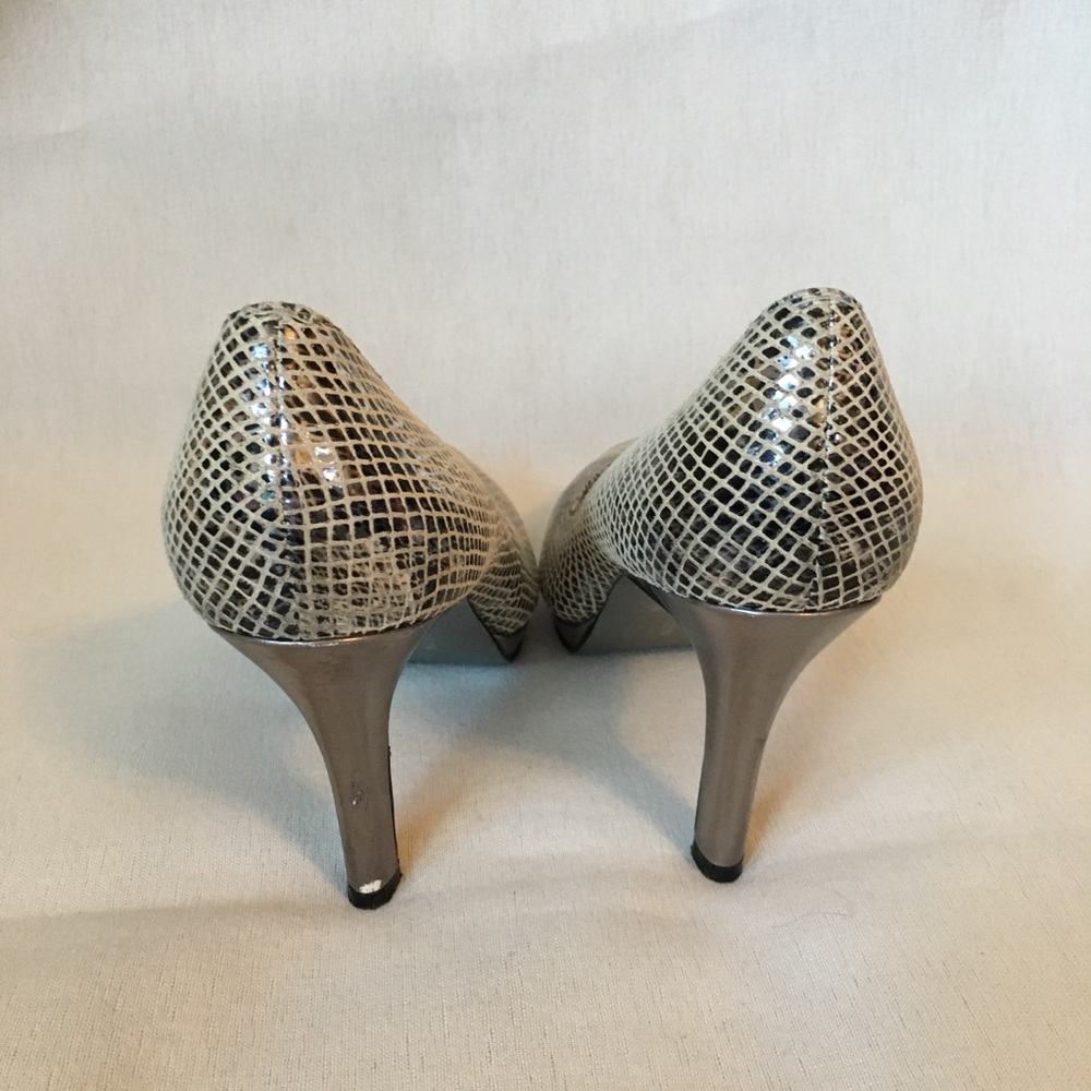 Anne Klein snake skin peep toe heel - Picture 5 of 8